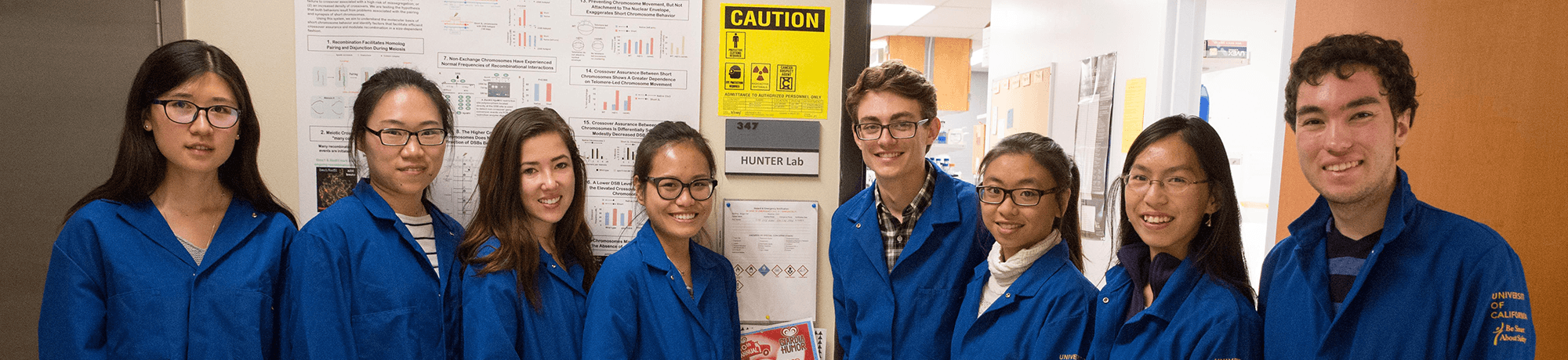 Student researchers from the Hunter Lab pose for a group photo.